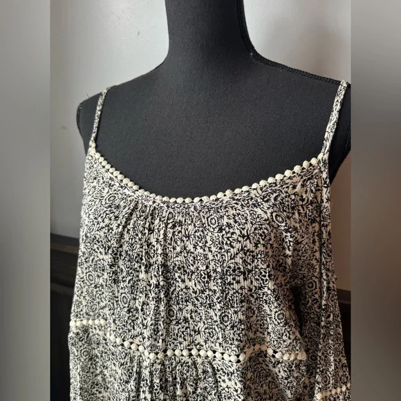 Maurices Black and Cream cold shoulder boho hippie Patterned Blouse M - Picture 2 of 9